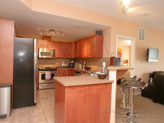 Sunset Waterfront Resort - #117 - 3 Bdrm - Kelowna (CVH)