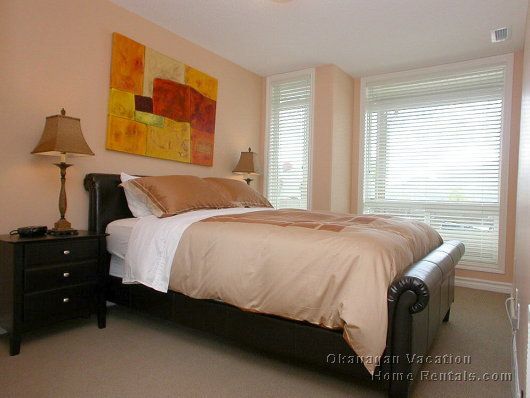Sunset Waterfront Resort - #117 - 3 Bdrm - Kelowna (CVH)