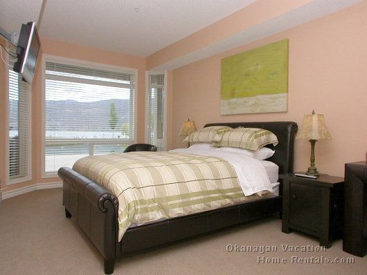 Sunset Waterfront Resort - #117 - 3 Bdrm - Kelowna (CVH)