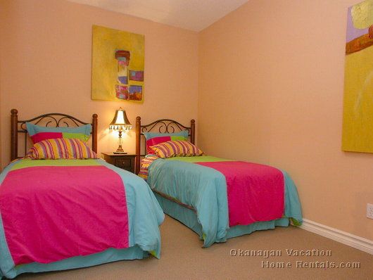Sunset Waterfront Resort - #117 - 3 Bdrm - Kelowna (CVH)