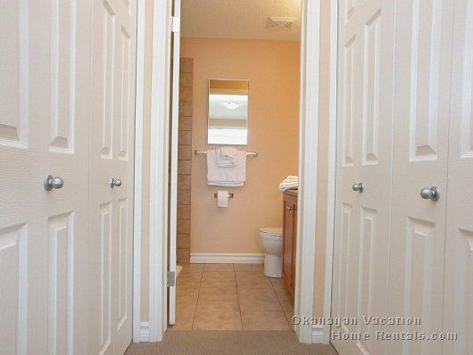 Sunset Waterfront Resort - #117 - 3 Bdrm - Kelowna (CVH)