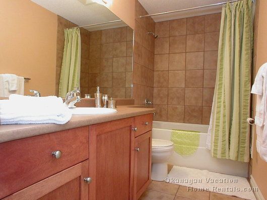 Sunset Waterfront Resort - #117 - 3 Bdrm - Kelowna (CVH)