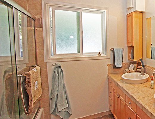 Hideaway Hills - 4 Bdrm - Summerland