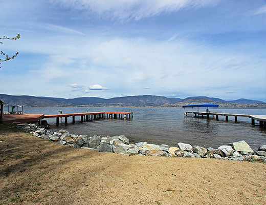 Luxury Beach House - 3 Bdrm + Den - Kelowna
