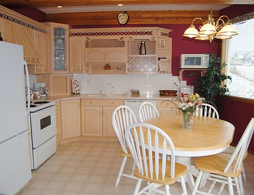 Auski Chalet Suite - 2 Bdrm - Sun Peaks (TM)