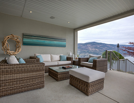 The View - 4 Bdrm w/ Pool HT- Kelowna