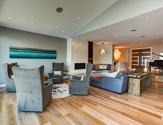 The View - 4 Bdrm w/ Pool HT- Kelowna