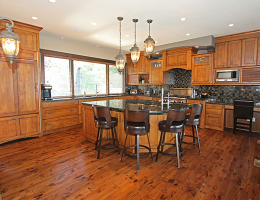 Viewpoint Deluxe - 5 Bdrm w/ Pool HT - Kelowna (CVH)
