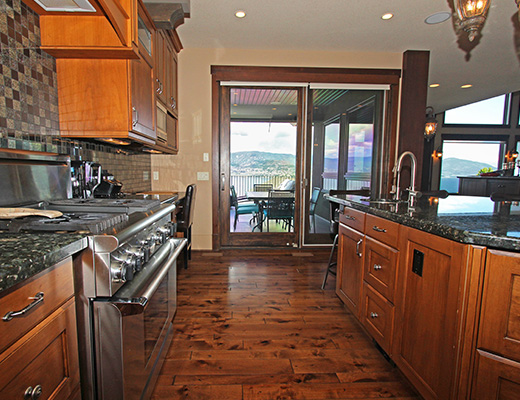 Viewpoint Deluxe - 5 Bdrm w/ Pool HT - Kelowna (CVH)