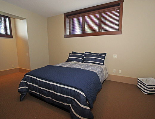 Viewpoint Deluxe - 5 Bdrm w/ Pool HT - Kelowna (CVH)