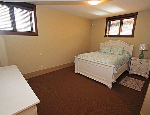 Viewpoint Deluxe - 5 Bdrm w/ Pool HT - Kelowna (CVH)