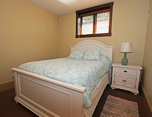 Viewpoint Deluxe - 5 Bdrm w/ Pool HT - Kelowna (CVH)