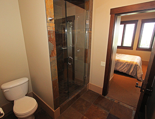 Viewpoint Deluxe - 5 Bdrm w/ Pool HT - Kelowna (CVH)