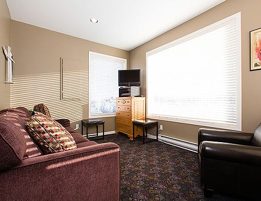 Purple Palace Main - 4 Bdrm + Loft HT (E) - Silver Star (VC)