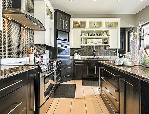 Lakeshore Luxury - 3 Bdrm HT - Summerland