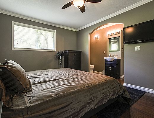 Tranquility Pool Home - 6 Bdrm w/ Pool - Kelowna (CVH)