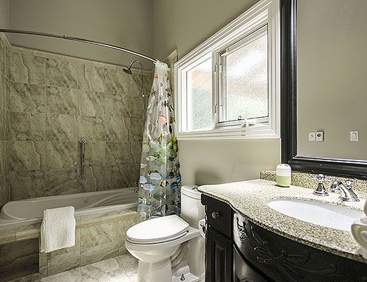 Vineyard Estates - 5 Bdrm w/ Pool HT - Kelowna (CVH)