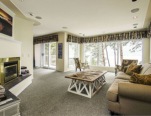 Lake House Getaway - 4 Bdrm - Kelowna (CVH)