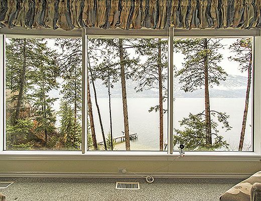 Lake House Getaway - 4 Bdrm - Kelowna (CVH)
