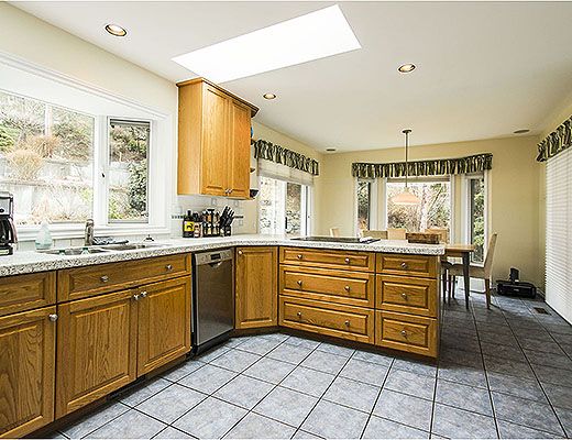 Lake House Getaway - 4 Bdrm - Kelowna (CVH)