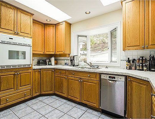Lake House Getaway - 4 Bdrm - Kelowna (CVH)