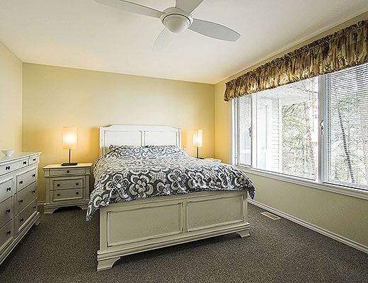 Lake House Getaway - 4 Bdrm - Kelowna (CVH)