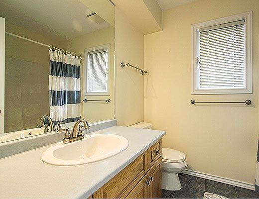 Lake House Getaway - 4 Bdrm - Kelowna (CVH)