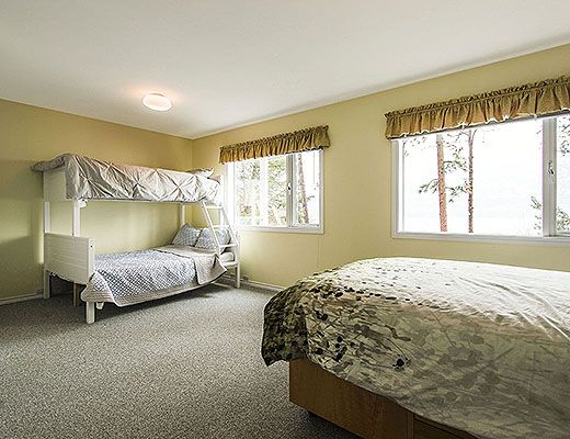 Lake House Getaway - 4 Bdrm - Kelowna (CVH)