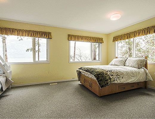 Lake House Getaway - 4 Bdrm - Kelowna (CVH)