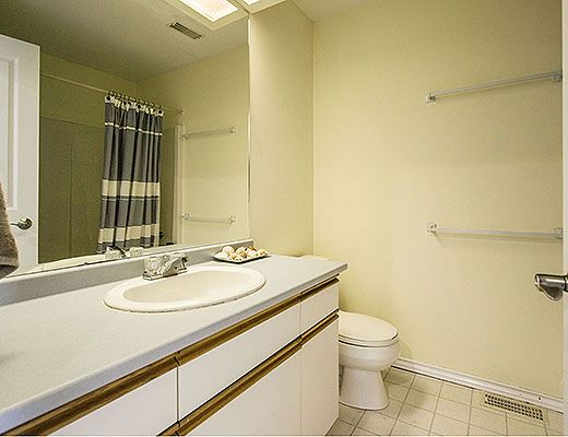 Lake House Getaway - 4 Bdrm - Kelowna (CVH)