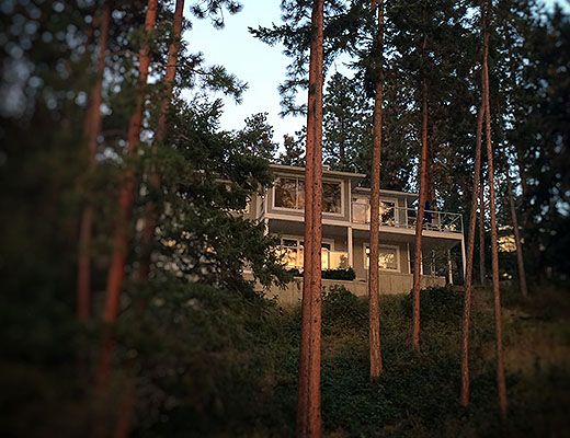 Lake House Getaway - 4 Bdrm - Kelowna (CVH)