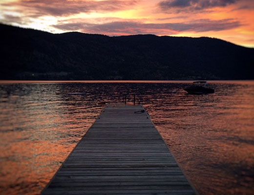 Lake House Getaway - 4 Bdrm - Kelowna (CVH)