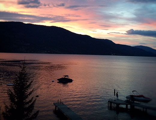 Lake House Getaway - 4 Bdrm - Kelowna (CVH)