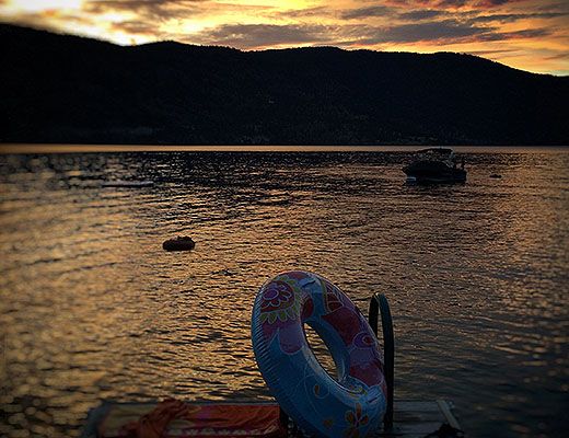 Lake House Getaway - 4 Bdrm - Kelowna (CVH)