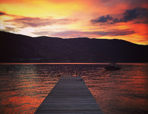 Lake House Getaway - 4 Bdrm - Kelowna (CVH)