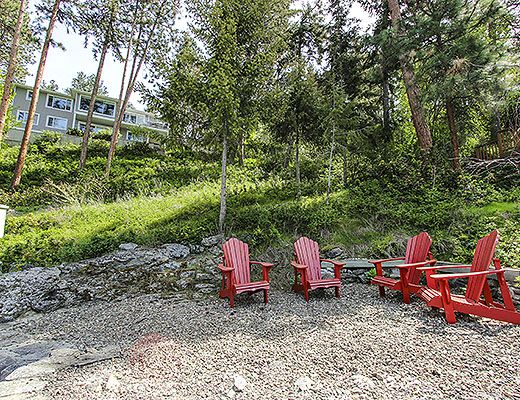 Lake House Getaway - 4 Bdrm - Kelowna (CVH)