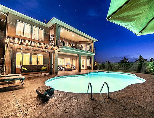 Heavenly Heights - 5 Bdrm w/ Heated Pool - Kelowna (CVH)