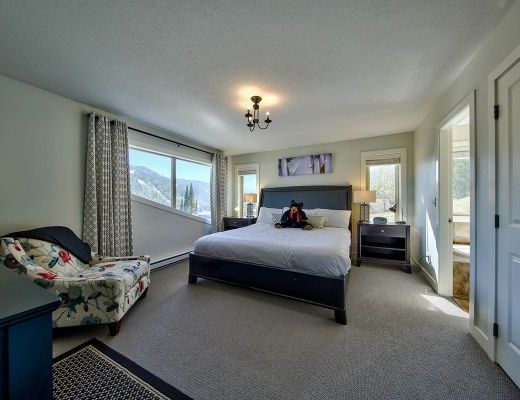 Peaks Retreat - 4 Bdrm HT - Sun Peaks