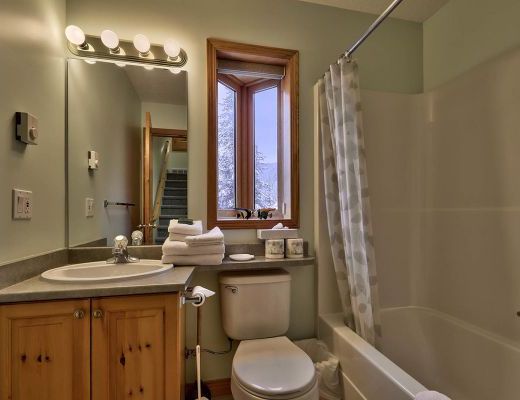 Snow Creek Village #20 - 2 Bdrm HT - Sun Peaks