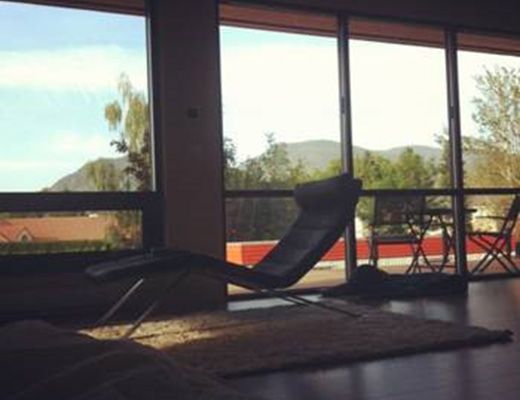Contemporary Paradise - 4 Bdrm HT + Carriage House - Summerland