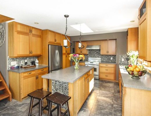 Treetop Lakeview Home - 2 Bdrm + Loft - Lake Country