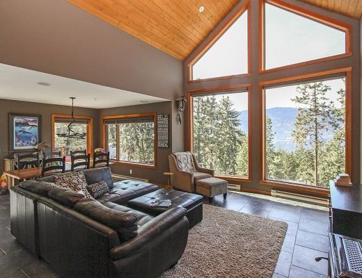Treetop Lakeview Home - 2 Bdrm + Loft - Lake Country