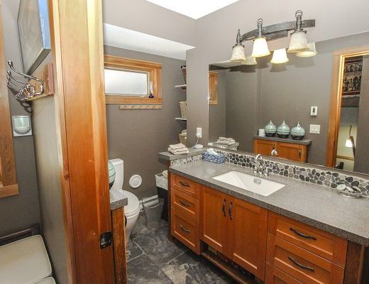 Treetop Lakeview Home - 2 Bdrm + Loft - Lake Country