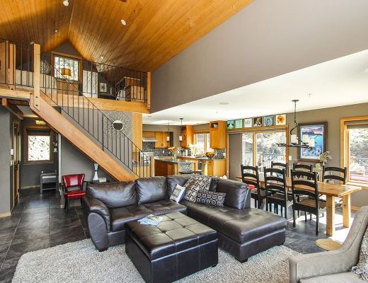Treetop Lakeview Home - 2 Bdrm + Loft - Lake Country