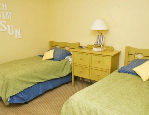Mission Shores - Nautica Suite - Beachfront - 4 Bdrm - Kelowna