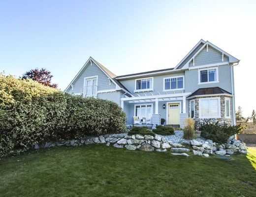 Hillside Hideaway - 4 Bdrm + Den w/ Pool - Kelowna (CVH)