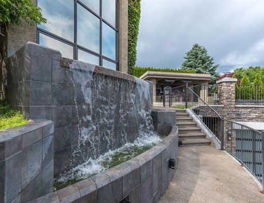 The Legend - 4 Bdrm w/Pool HT - Kelowna (CVH)
