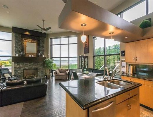 The Legend - 4 Bdrm w/Pool HT - Kelowna (CVH)
