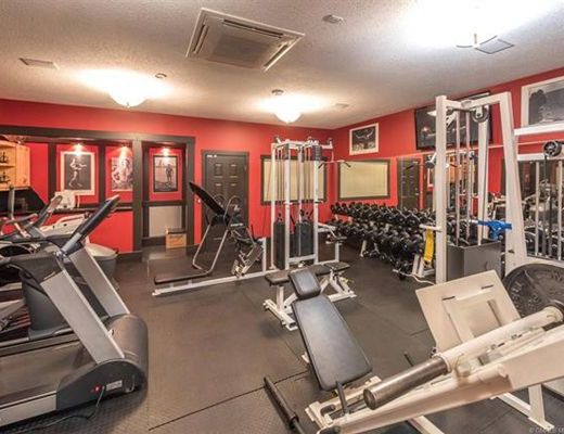 The Legend - 4 Bdrm w/Pool HT - Kelowna (CVH)
