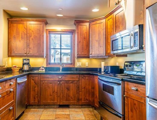Trapper's Landing #05 - 3 Bdrm + Den HT - Sun Peaks